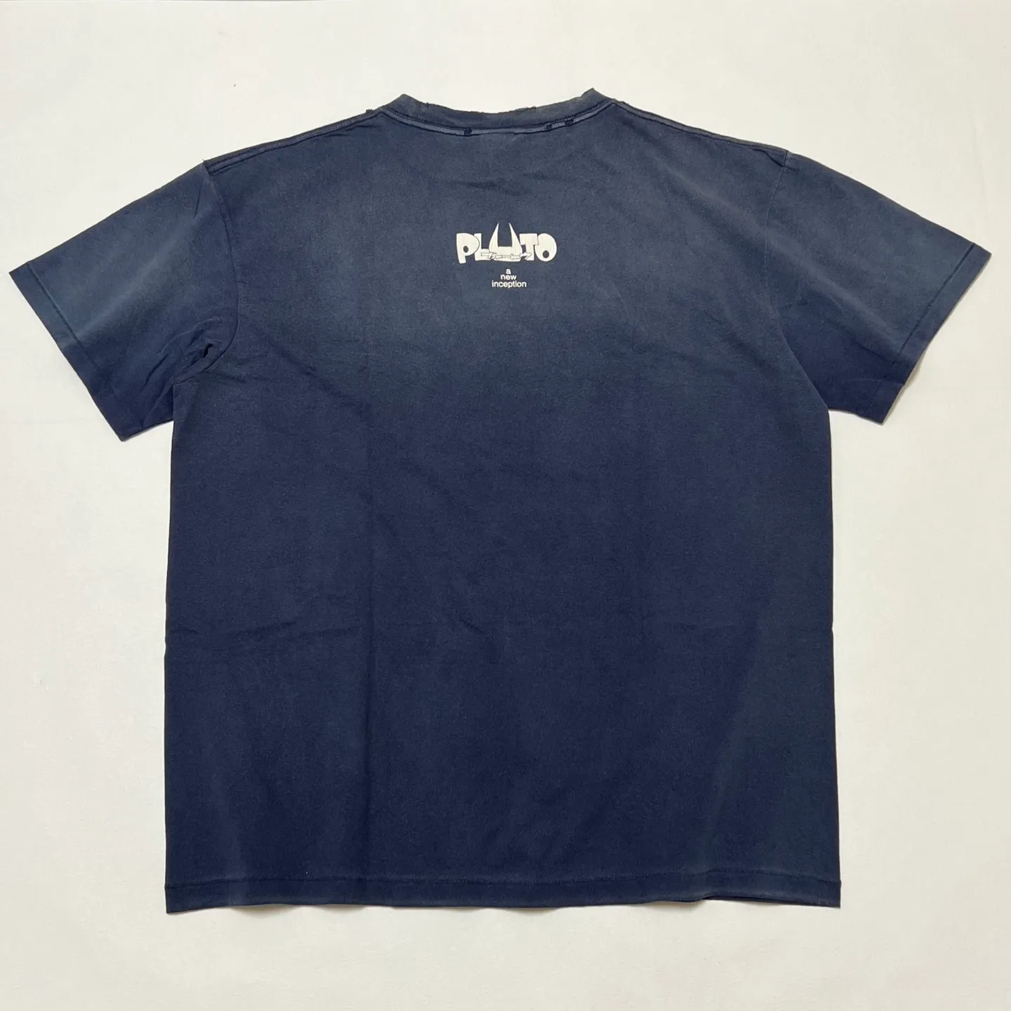 PLUTO x SAINT Mxxxxxx PLUTO SS TEE/Pluto co-branded retro tee Pluto distressed hole short sleeves Washed blue S-XL The washing and destruction process has reached the highest peak in the history of the brand. The real thing is quite good. This tee is derived from Osamu Tezuka's landmark masterpiece. Customized original unanimous co-branded main mark/wash mark. Original consistent cylindrical OE yarn fabric